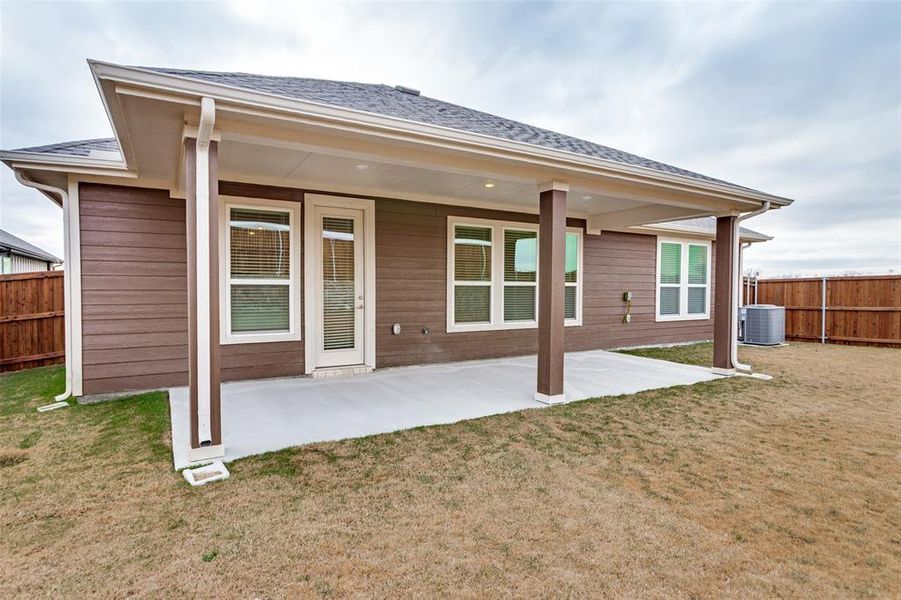 Exterior details and patio area of a home in Sierra Vista at Kelly Ranch, Aledo (Image 20).