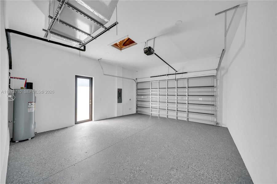 Spacious, unfurnished interior of a new home in , Cape Coral (Image 30).