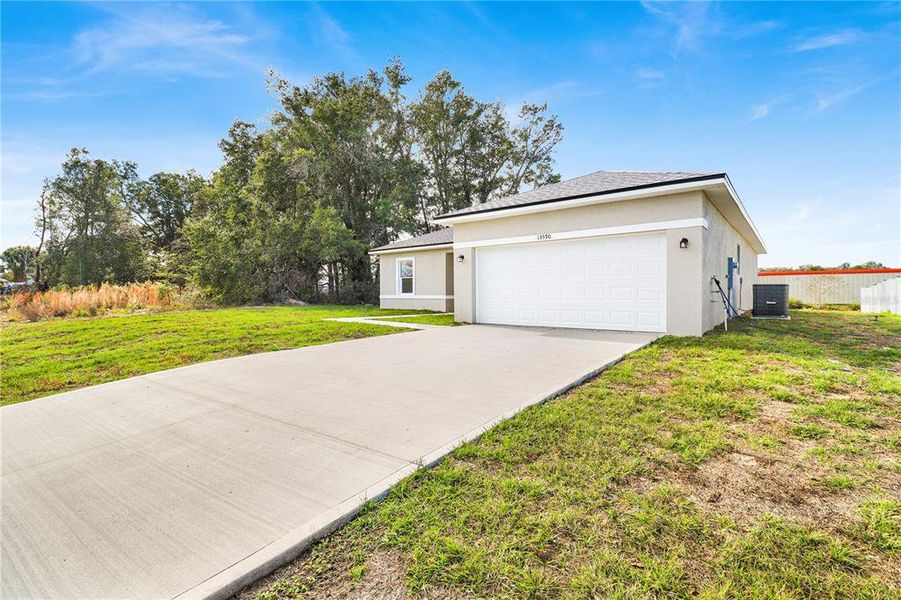 Exterior details and patio area of a home in , Ocala (Image 3).