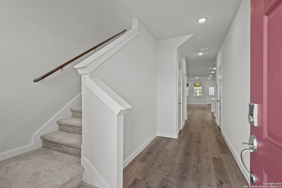 Spacious, unfurnished interior of a new home in Rosemont Hill, San Antonio (Image 26).