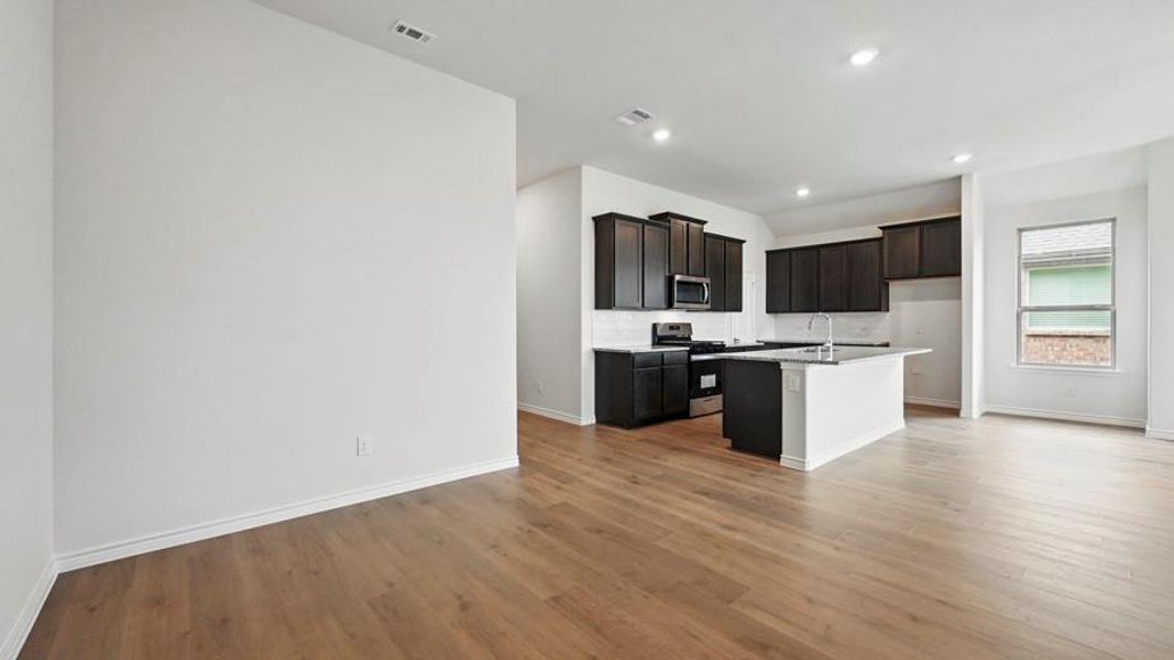 Spacious, unfurnished interior of a new home in Lakewood Trails, Forney (Image 18).