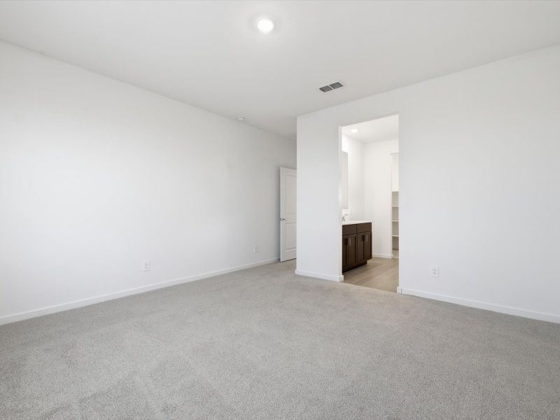 Spacious, unfurnished interior of a new home in Mountain View Estates Reserve Series, Buckeye (Image 12).