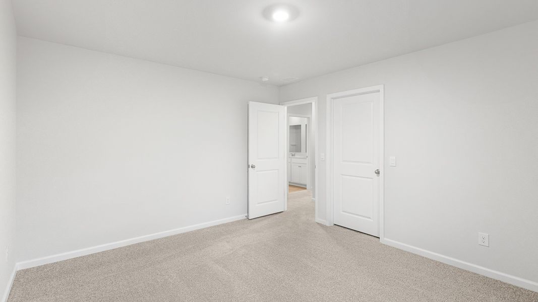 Spacious, unfurnished interior of a new home in Carolina Groves, Moncks Corner (Image 19).