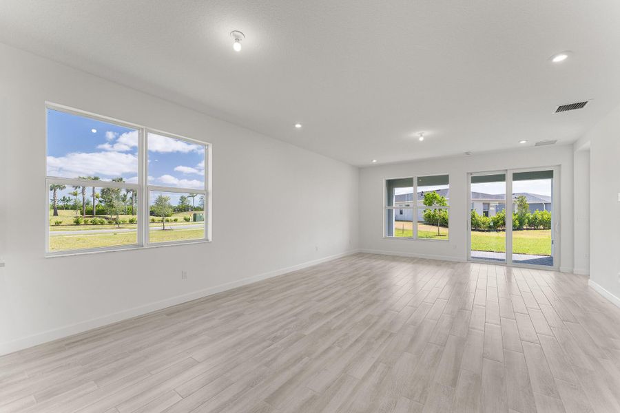 Spacious, unfurnished interior of a new home in Tradition - Kenley, Port St. Lucie (Image 8).
