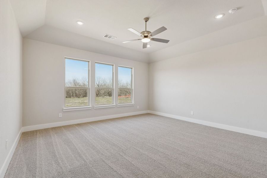 Representative unfurnished interior of a home built from the Halsted by Centre Living Homes in Ellis Ranch Estates, Waxahachie (Image 27).
