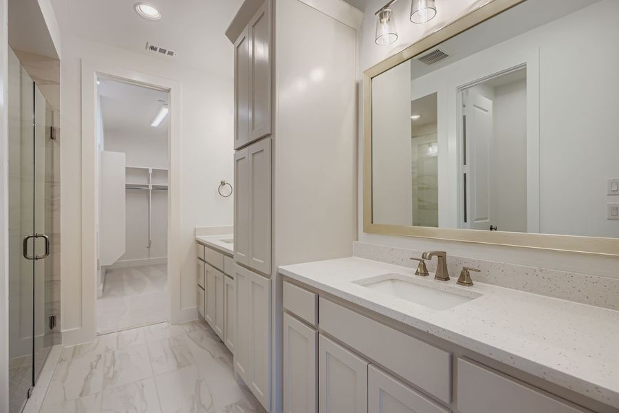 3533 Kings Court - Primary Bathroom