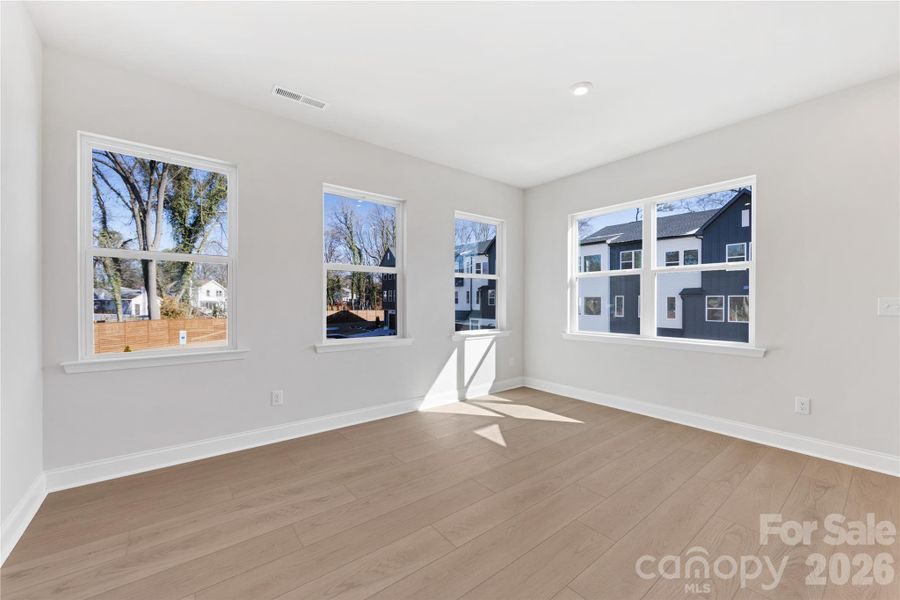 End unit with additional Windows