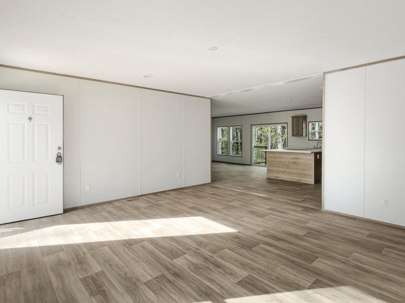 Spacious, unfurnished interior of a new home in , Walterboro (Image 14).