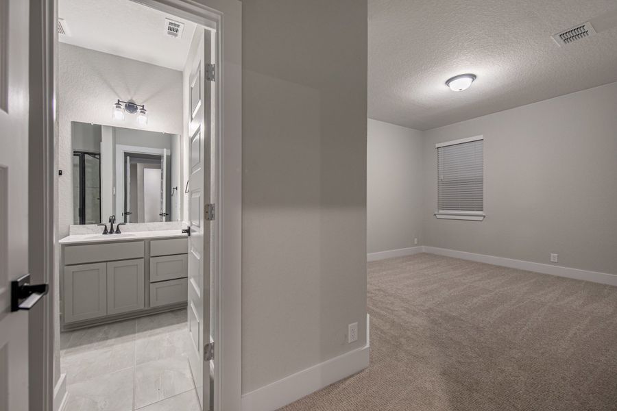 Spacious, unfurnished interior of a new home in The Reserve at Potranco Oaks, Castroville (Image 30).