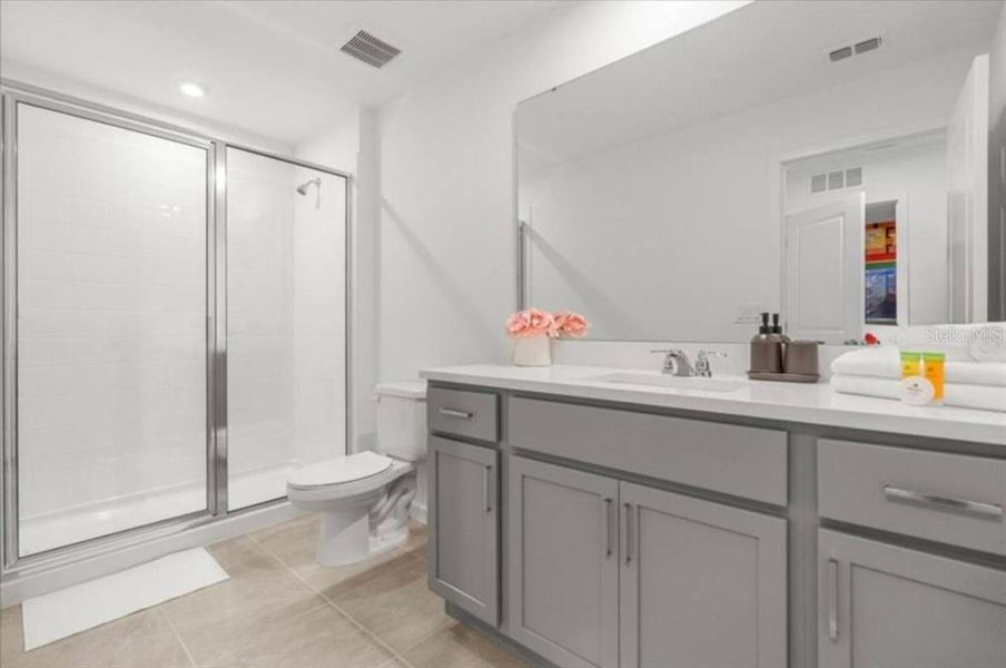Furnished interior view inside a new home in , Kissimmee (Image 20).
