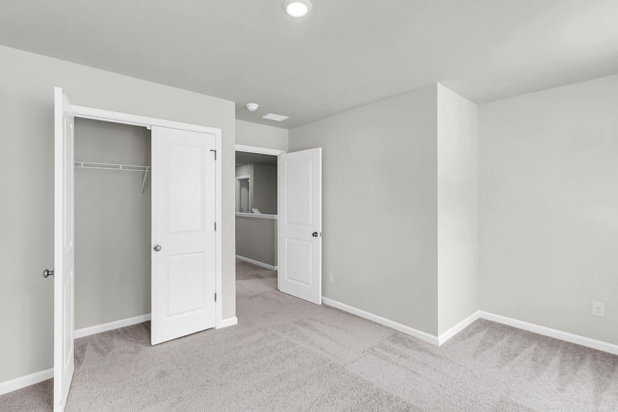 Spacious, unfurnished interior of a new home in Central Creek, Goose Creek (Image 28).