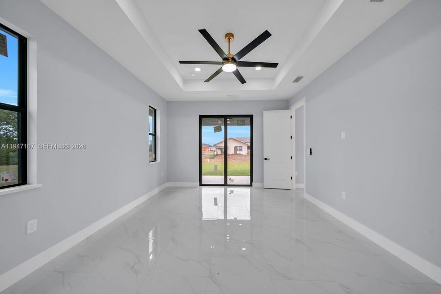 Spacious, unfurnished interior of a new home in , Lehigh Acres (Image 16).