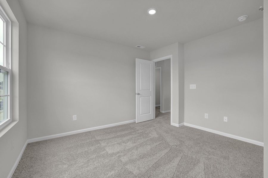 Spacious, unfurnished interior of a new home in River Tide Farms, Bolivia (Image 26).