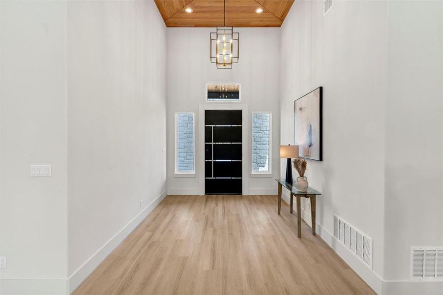 Spacious, unfurnished interior of a new home in , Willow Park (Image 22).