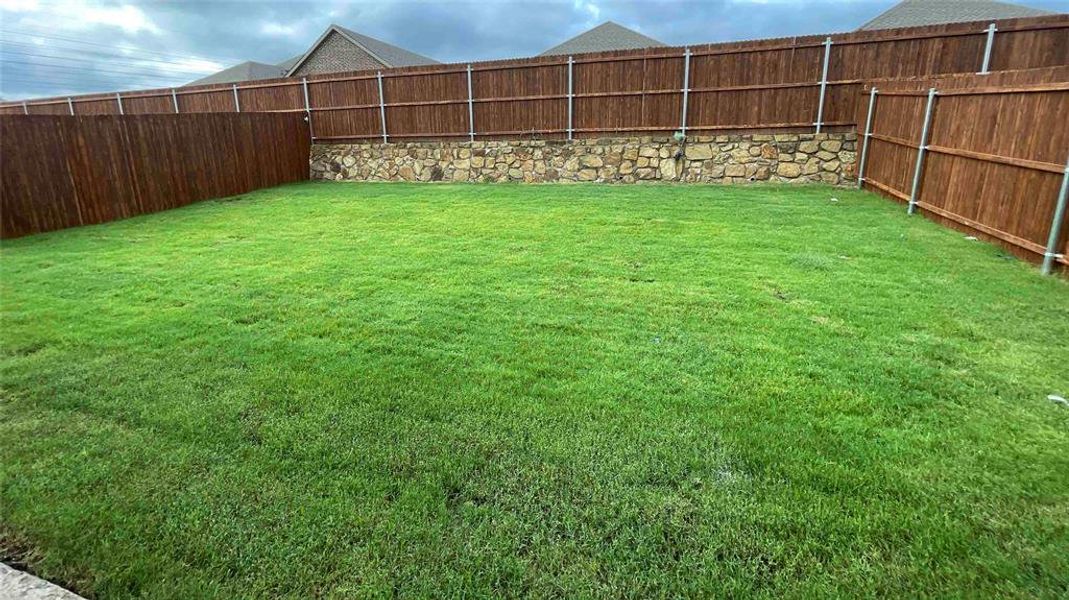 Exterior details and patio area of a home in Elevon, Lavon (Image 3).