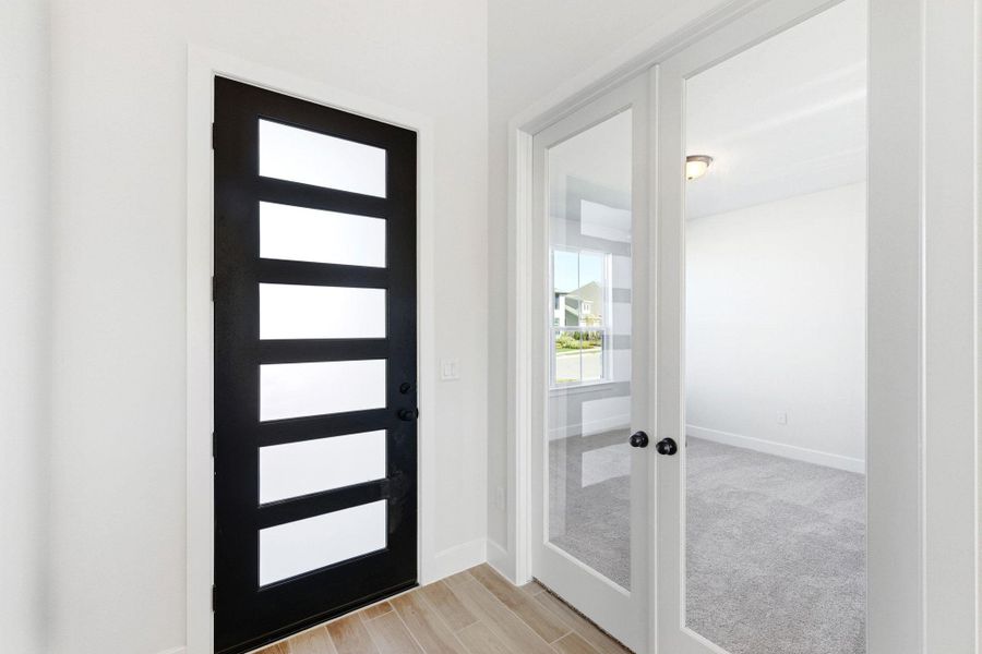 Spacious, unfurnished interior of a new home in The Colony, Bastrop (Image 21).