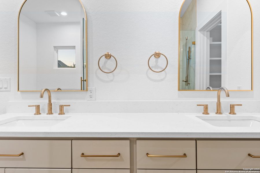 Close-up of interior finishes inside a home in , San Antonio (Image 15).