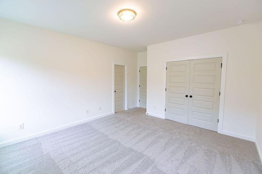Spacious, unfurnished interior of a new home in , Gainesville (Image 33).