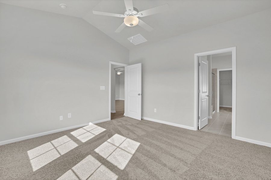 Spacious, unfurnished interior of a new home in River Tide Farms, Bolivia (Image 17).
