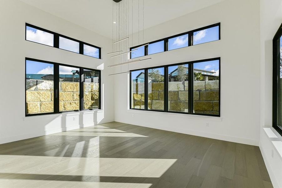 Spacious, unfurnished interior of a new home in , Horseshoe Bay (Image 19).