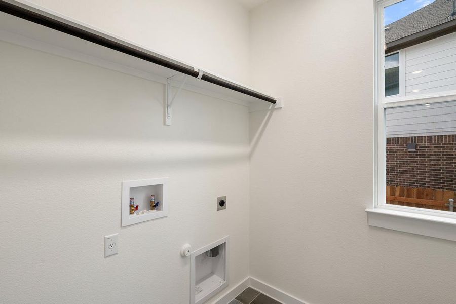 Spacious, unfurnished interior of a new home in Heritage, Dripping Springs (Image 36).