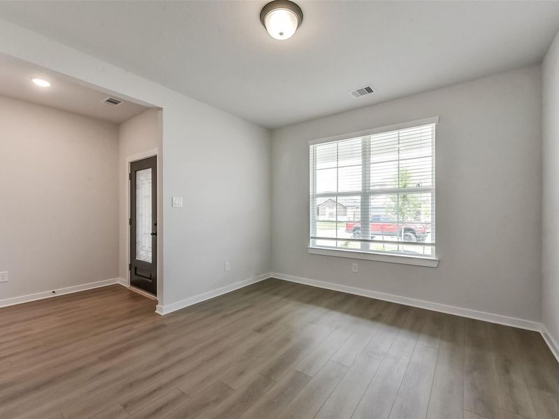 Spacious, unfurnished interior of a new home in Sundance Cove, Crosby (Image 25).