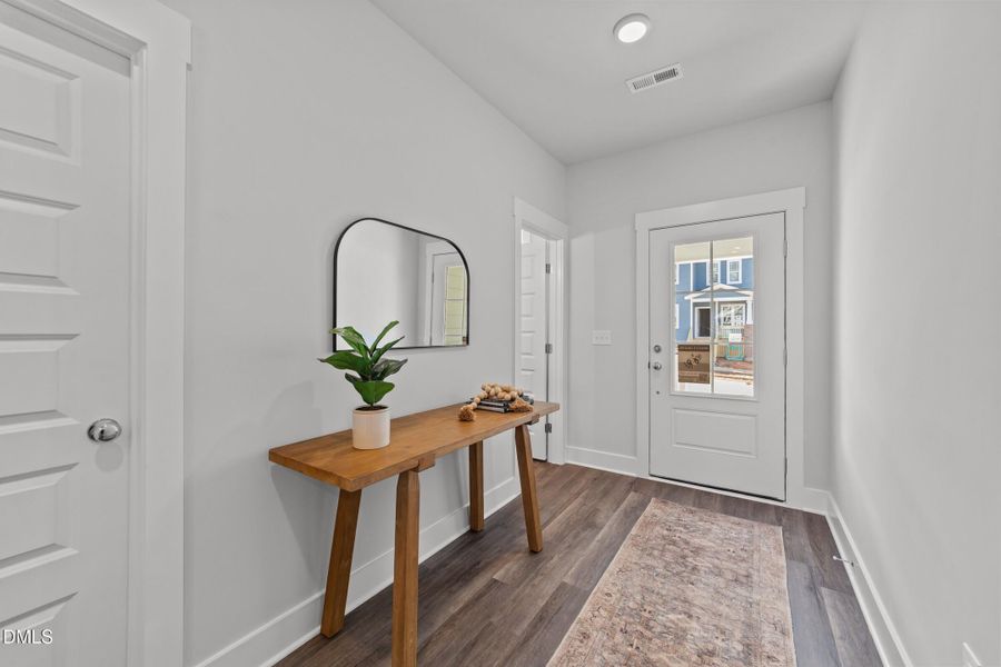 Entry - Yin & Yang Interior