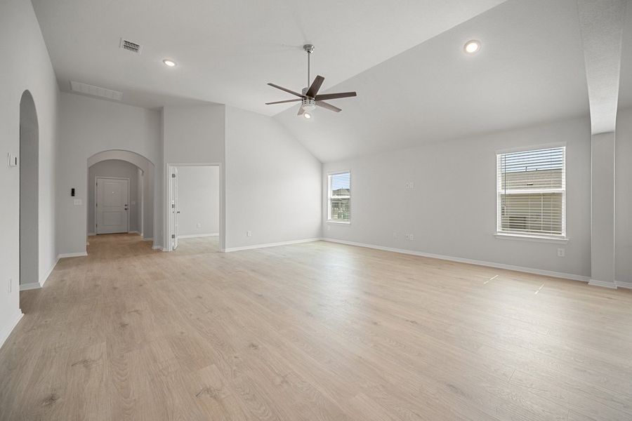 Spacious, unfurnished interior of a new home in Porter Country, Kyle (Image 16).