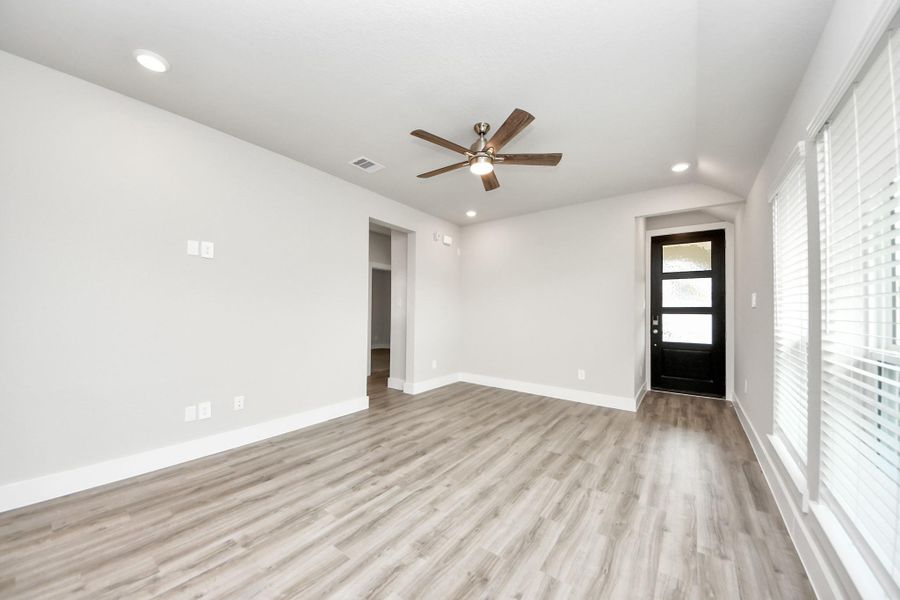 Spacious, unfurnished interior of a new home in Laurel Landing: Founders Collection, Alvin (Image 16).