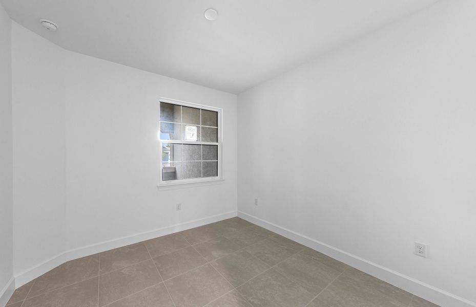 Spacious, unfurnished interior of a new home in Shores at Stillwater, Englewood (Image 16).