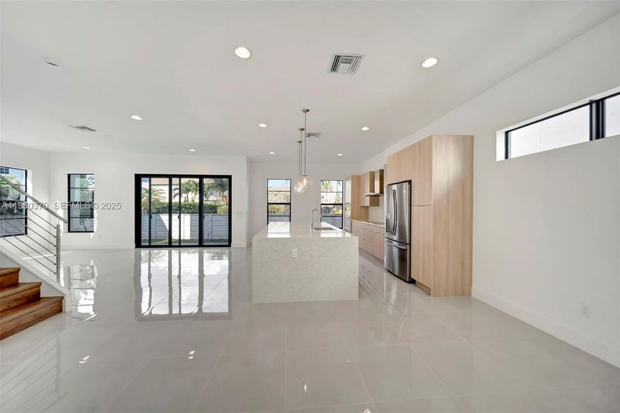 Spacious, unfurnished interior of a new home in Marina Landings, Fort Lauderdale (Image 20).