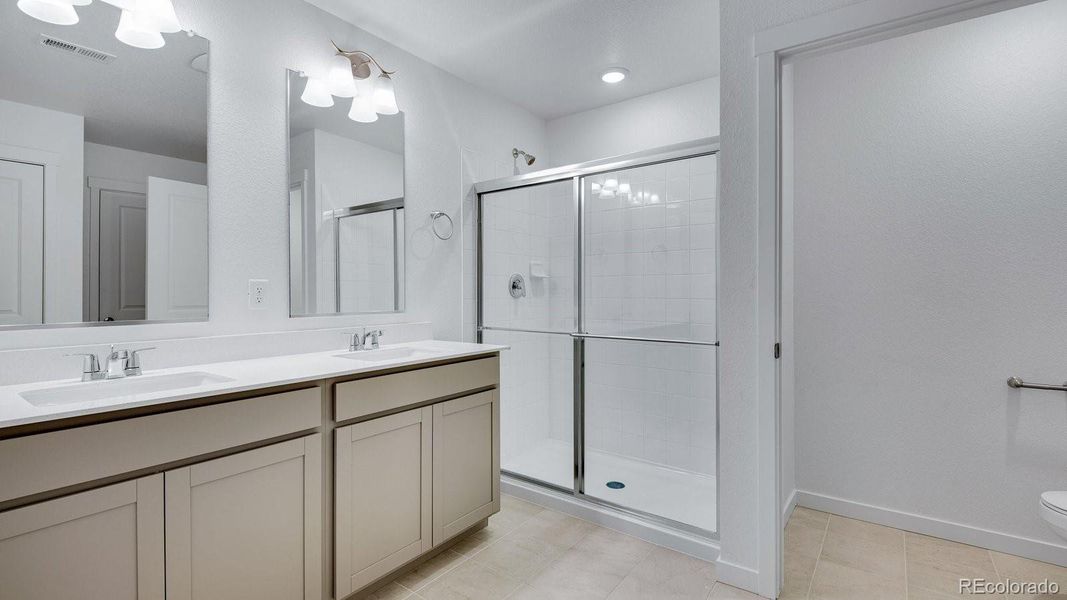 Furnished interior view inside a new home in Settlers Crossing, Commerce City (Image 7).