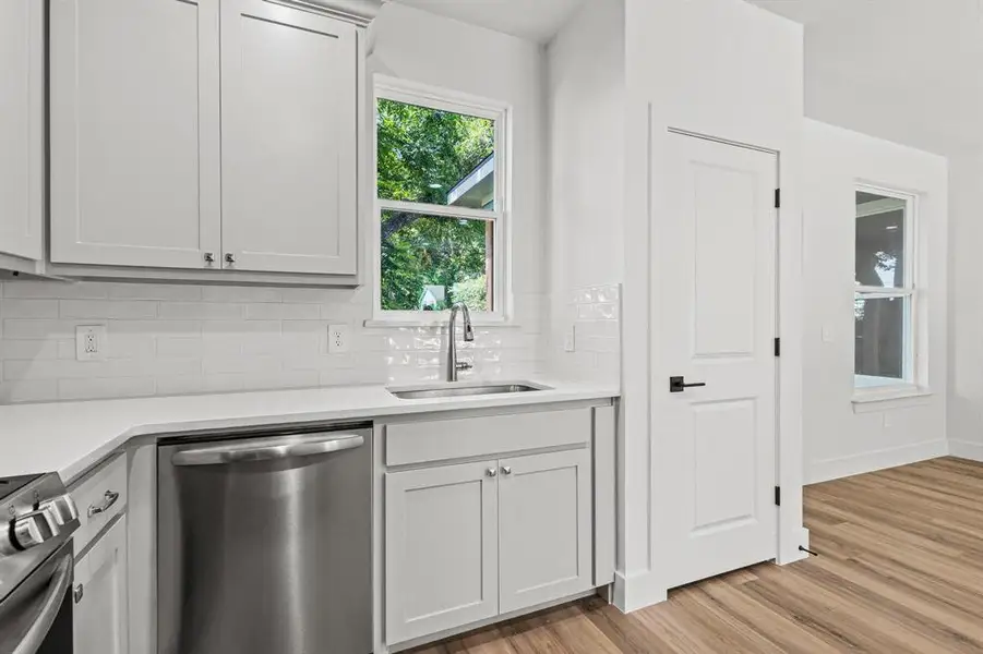 Furnished interior view inside a new home in , Denison (Image 6).