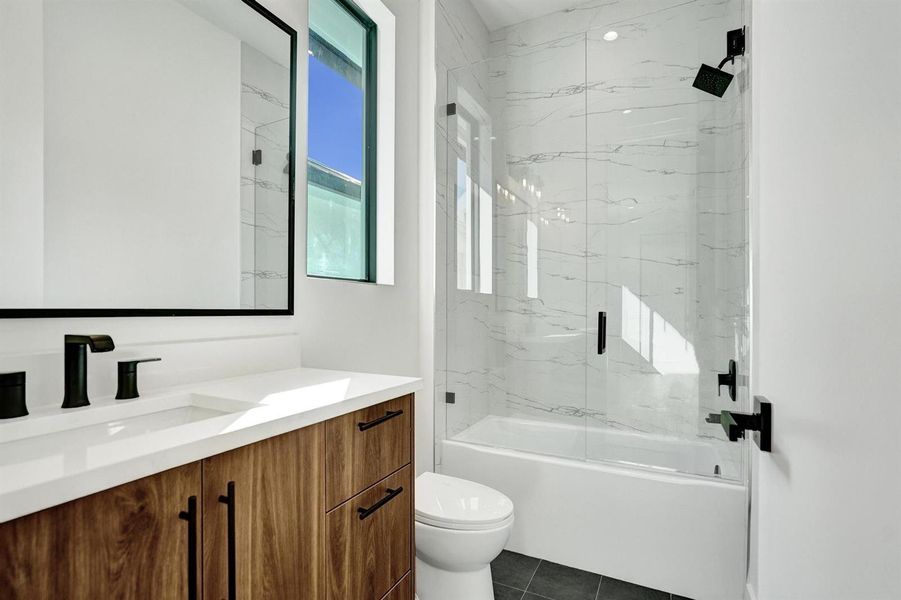 Third Bedrooms Bathroom & Shower/Tub