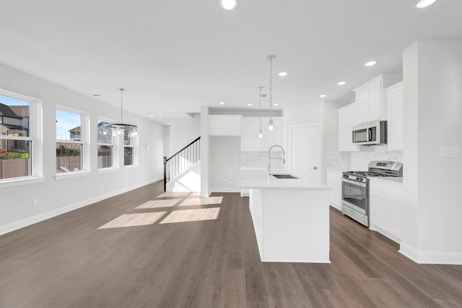 Furnished interior view inside a new home in Painted Tree Woodland West – Cottages, McKinney (Image 10).