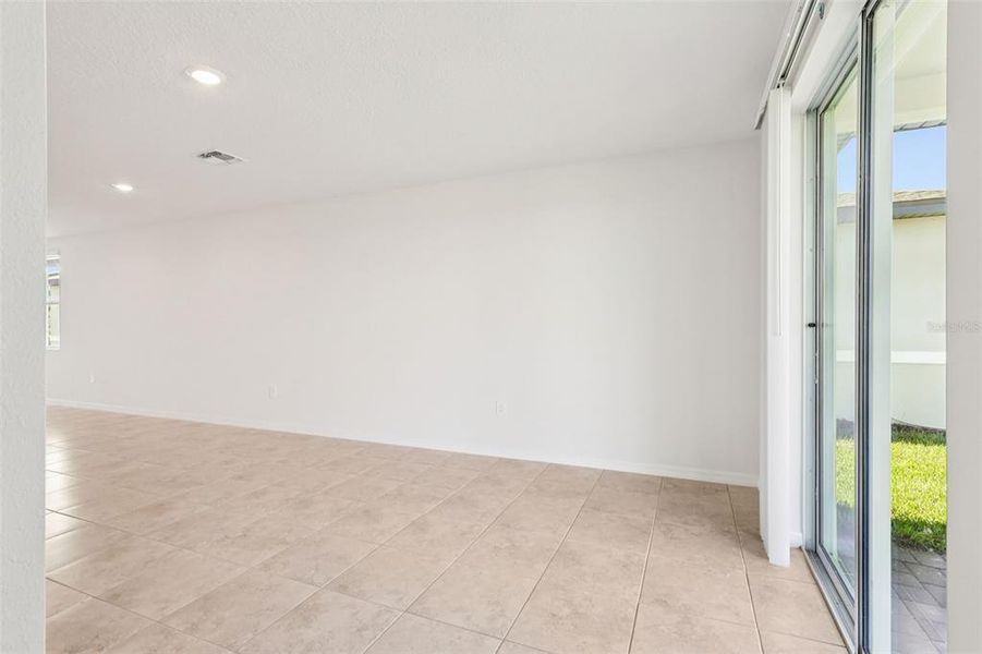 Spacious, unfurnished interior of a new home in Springs at Lake Alfred - Classic Series, Lake Alfred (Image 23).