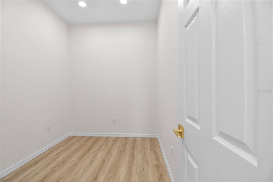 Spacious, unfurnished interior of a new home in , St. Petersburg (Image 47).