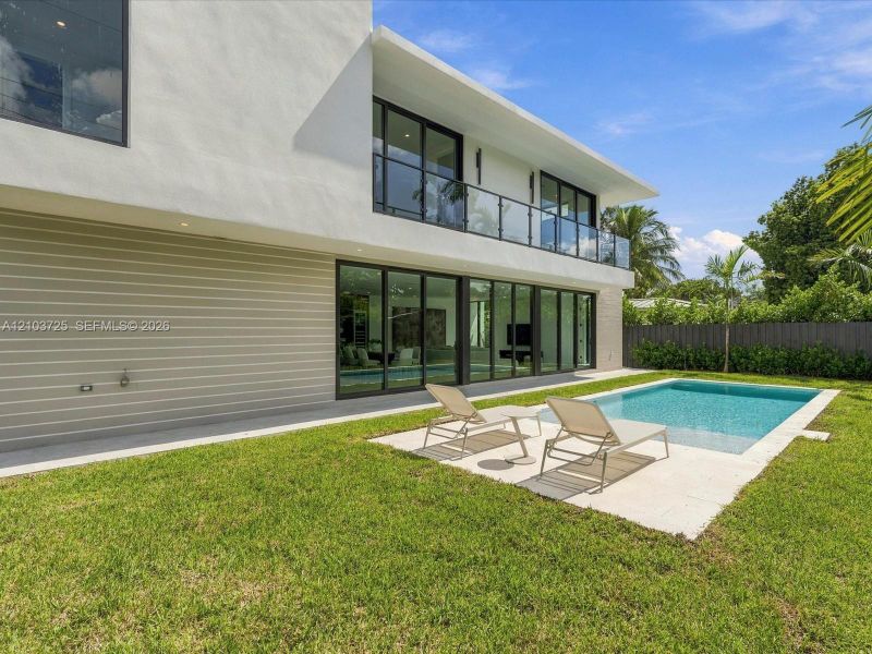 Exterior details and patio area of a home in , Miami (Image 30).