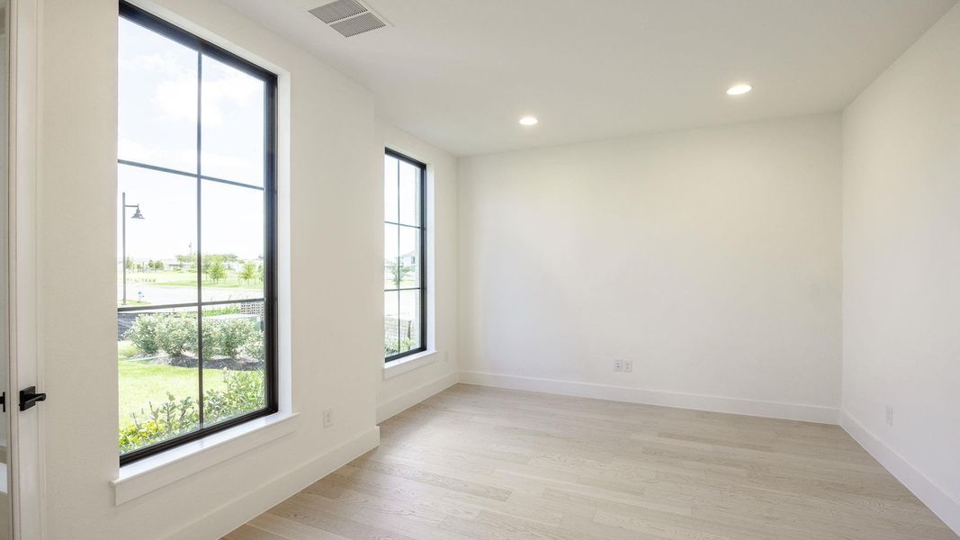 Spacious, unfurnished interior of a new home in Santa Rita Ranch - Eldorado, Liberty Hill (Image 14).