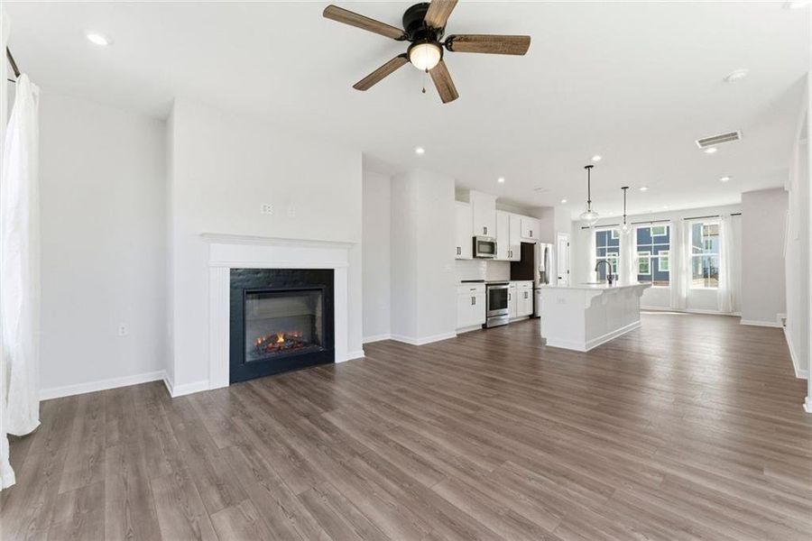 Spacious, unfurnished interior of a new home in Waverly at Buice Lake, Acworth (Image 18).