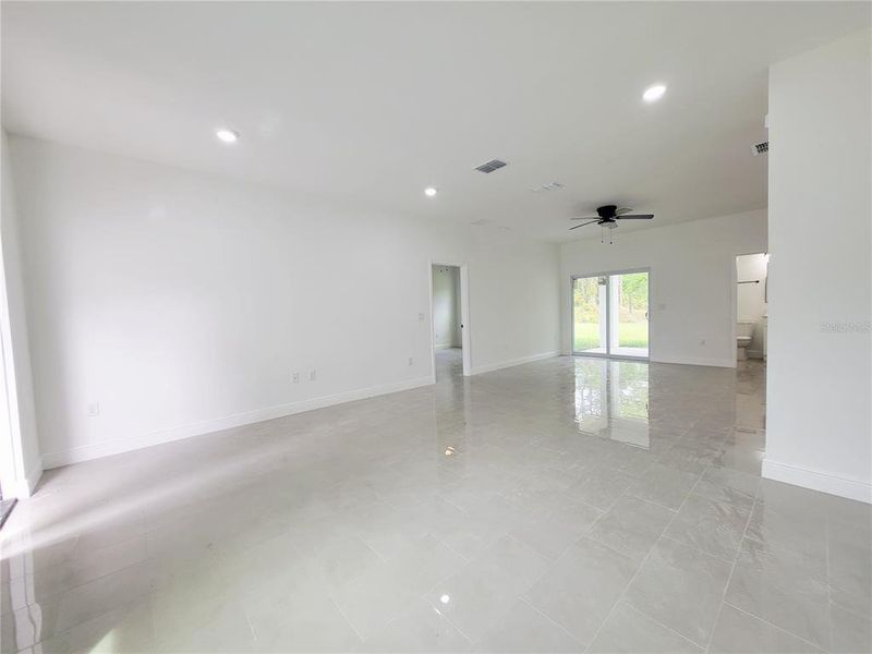 Spacious, unfurnished interior of a new home in , Palm Bay (Image 15).