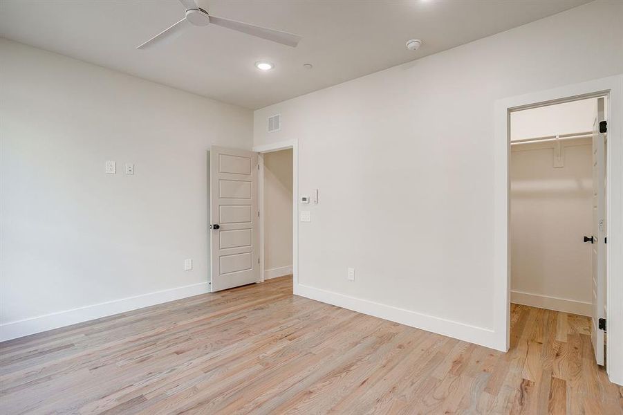 Spacious primary suite showcasing Fort Worth’s most stylish urban living. Spacious primary suite showcasing Fort Worth’s most stylish urban living.