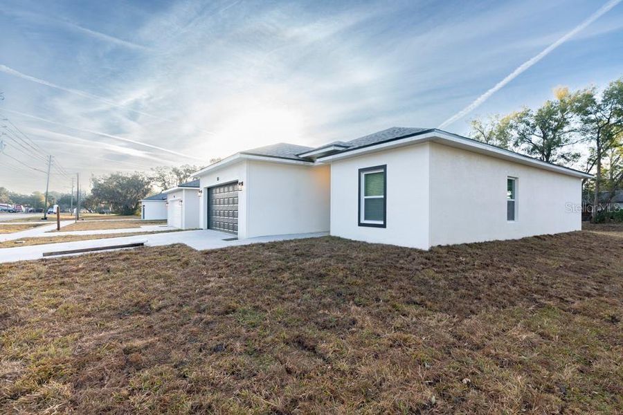 Exterior details and patio area of a home in , Apopka (Image 22).