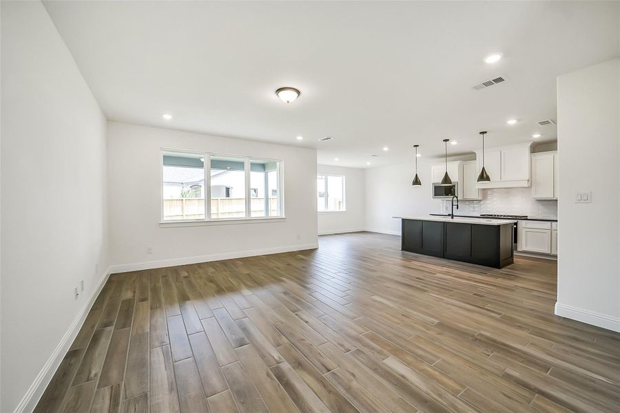 Spacious, unfurnished interior of a new home in Sienna 40', Missouri City (Image 33). Spacious, unfurnished interior of a new home in Sienna 40', Missouri City (Image 33).