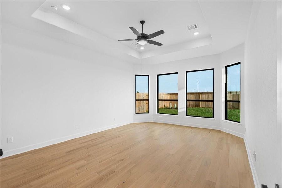 Spacious, unfurnished interior of a new home in Jordan Ranch 70′ Lots, Fulshear (Image 29). Spacious, unfurnished interior of a new home in Jordan Ranch 70′ Lots, Fulshear (Image 29).