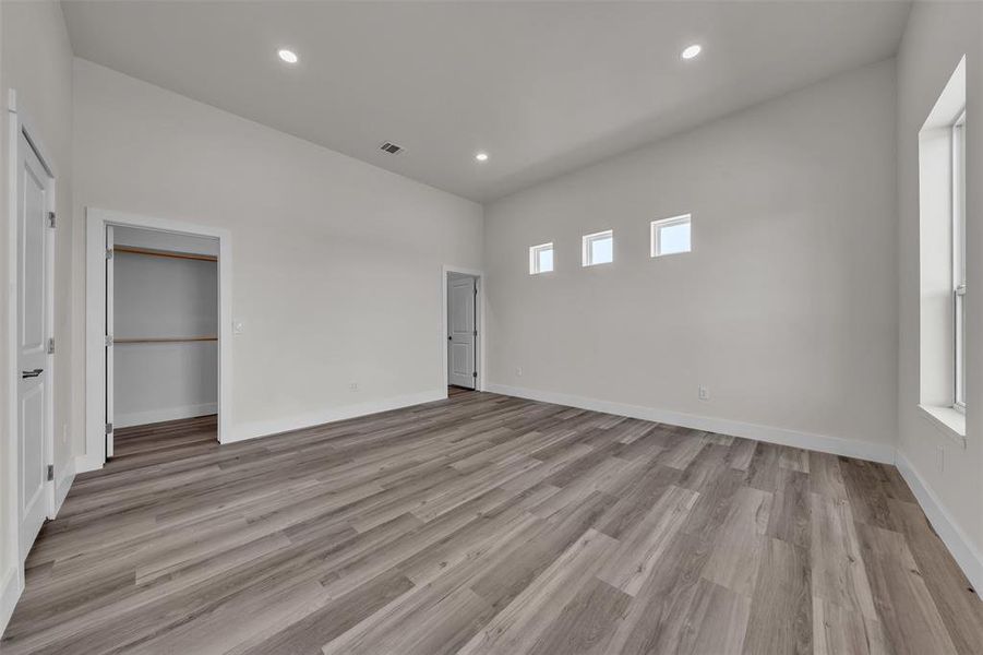 Spacious, unfurnished interior of a new home in , Rio Vista (Image 16).