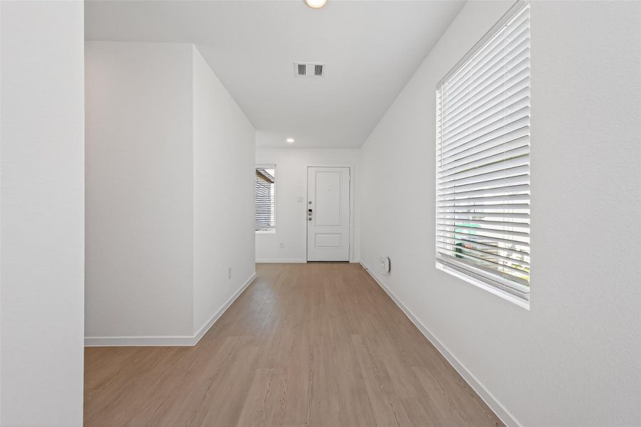 Spacious, unfurnished interior of a new home in , Houston (Image 14).