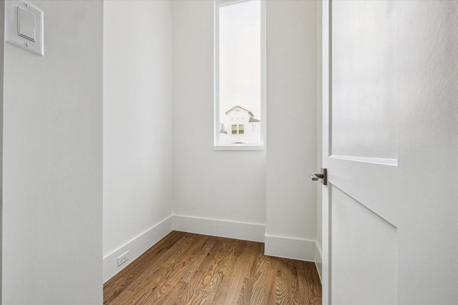 Spacious, unfurnished interior of a new home in , Houston (Image 17).