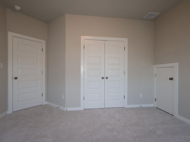 Spacious, unfurnished interior of a new home in Heritage, Dripping Springs (Image 15).
