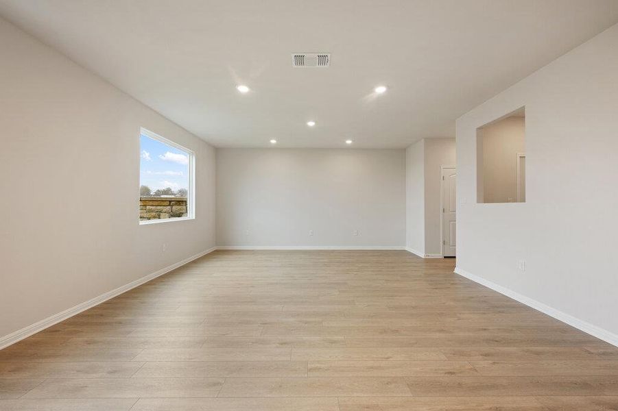Spacious, unfurnished interior of a new home in Covered Bridge, Hutto (Image 24).